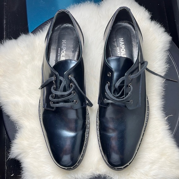 Ladies Size 39 Patent Leather Shoes - Picture 1 of 10